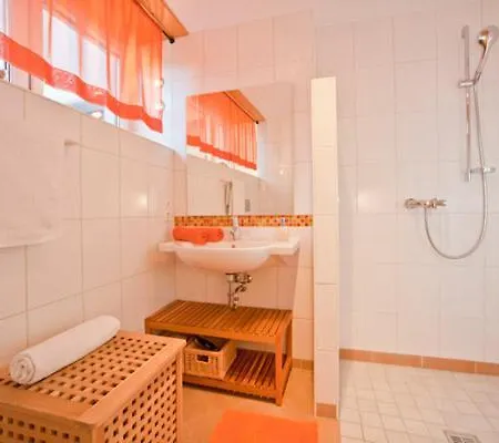 Almdorf בית הארחה 3*