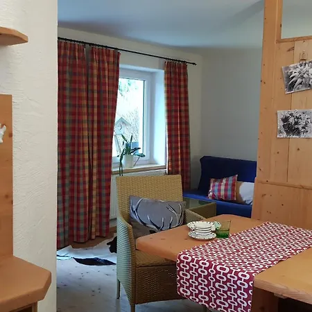 Almdorf بيت ضيافة